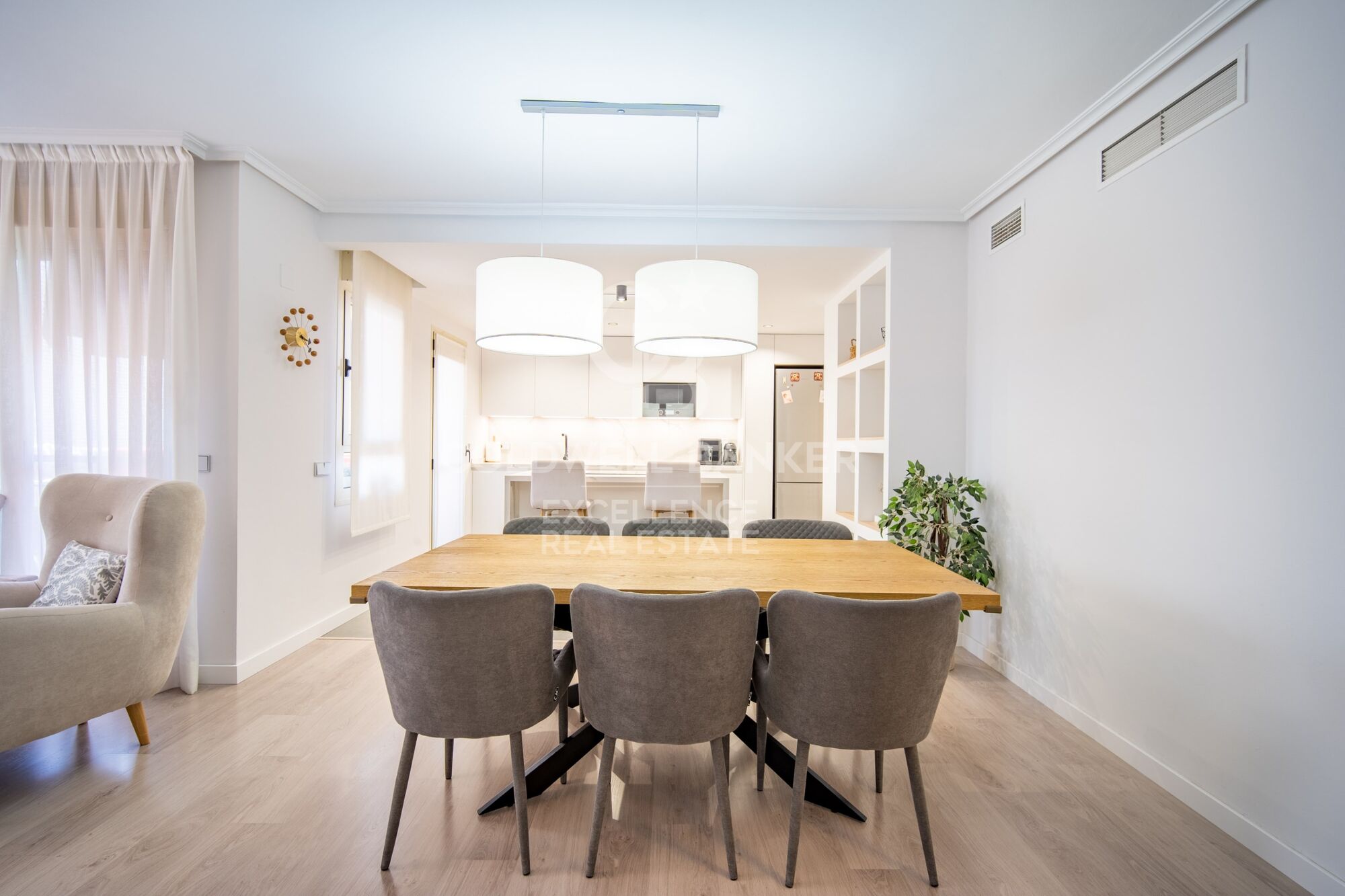 Designwohnung in Wohnanlage mit Terrasse, Pool, Padelplatz und Garage in der Av. Alfahuir