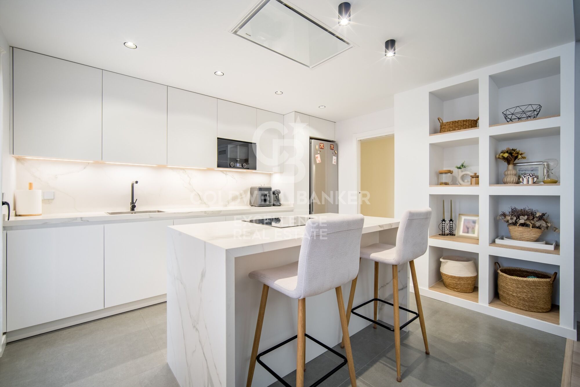 Designwohnung in Wohnanlage mit Terrasse, Pool, Padelplatz und Garage in der Av. Alfahuir