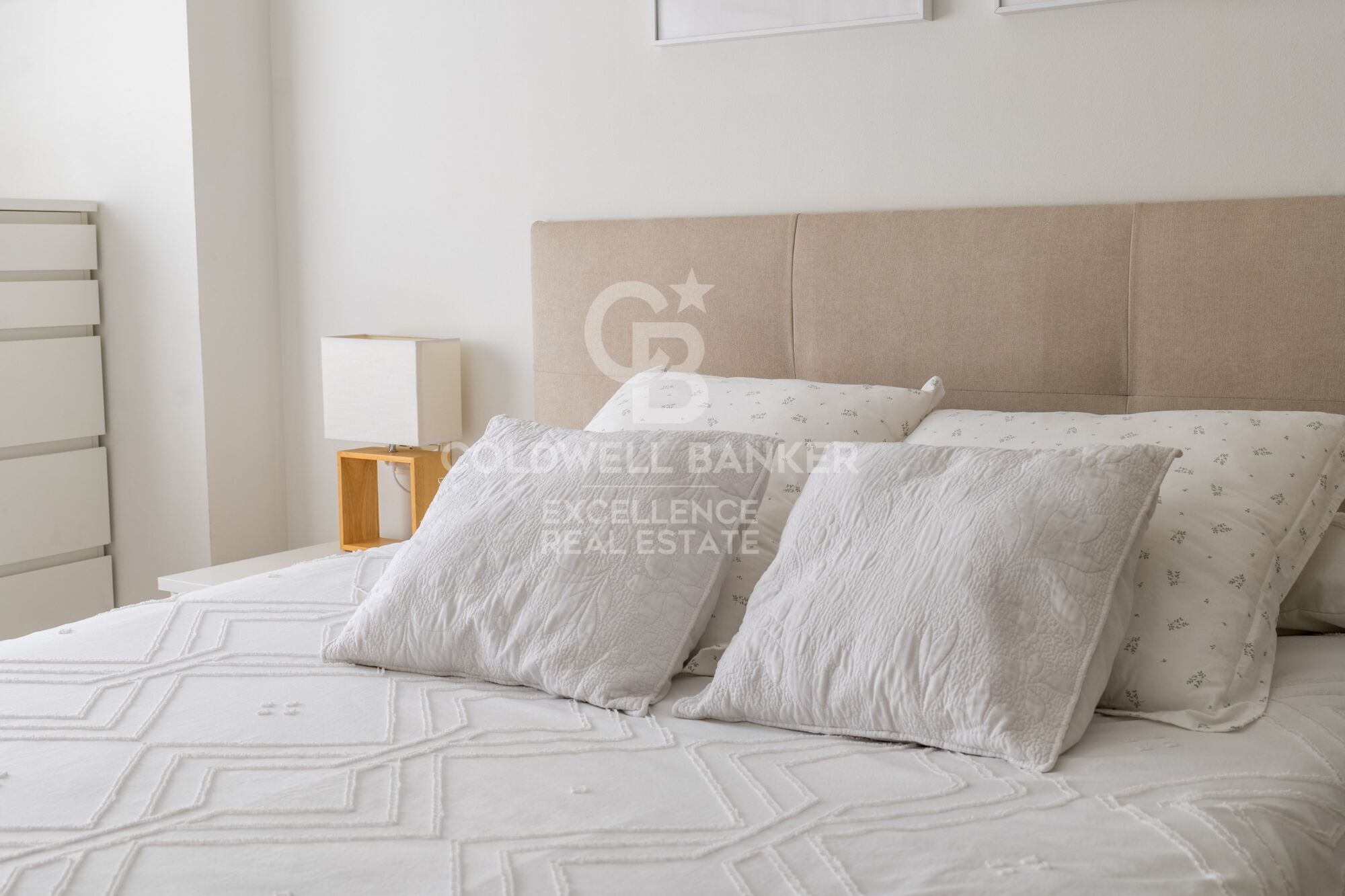 Designwohnung in Wohnanlage mit Terrasse, Pool, Padelplatz und Garage in der Av. Alfahuir