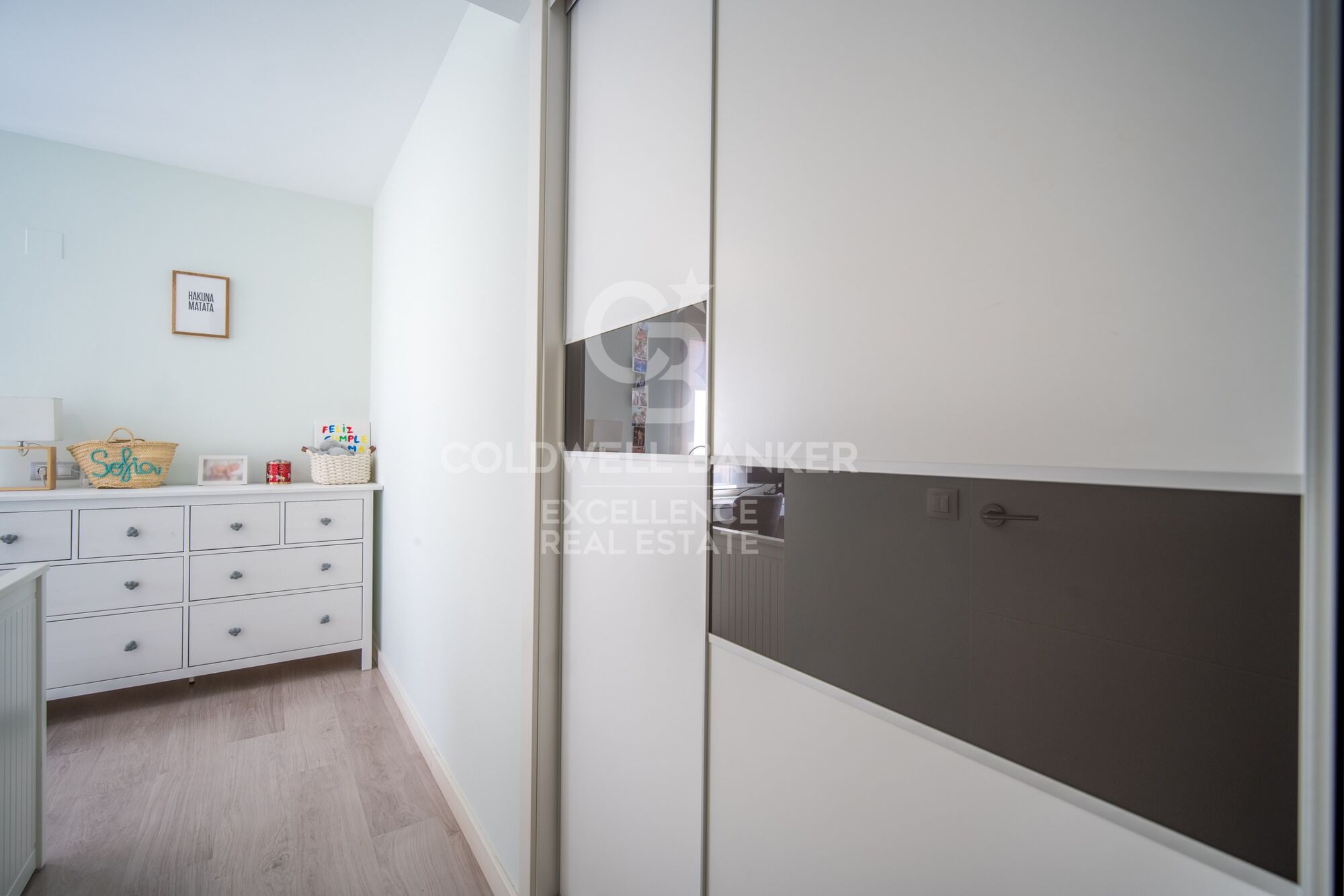Designwohnung in Wohnanlage mit Terrasse, Pool, Padelplatz und Garage in der Av. Alfahuir