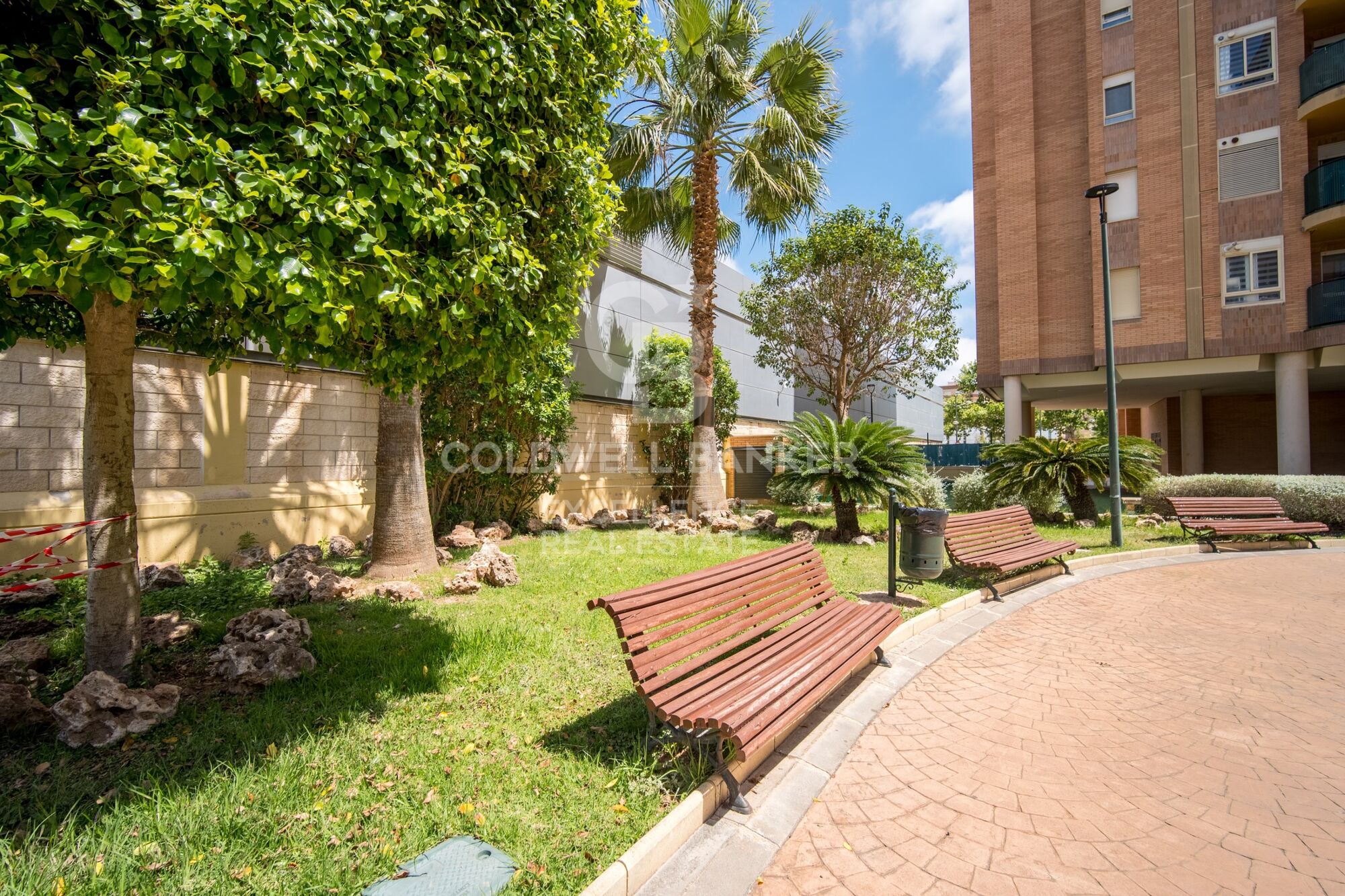 Designwohnung in Wohnanlage mit Terrasse, Pool, Padelplatz und Garage in der Av. Alfahuir