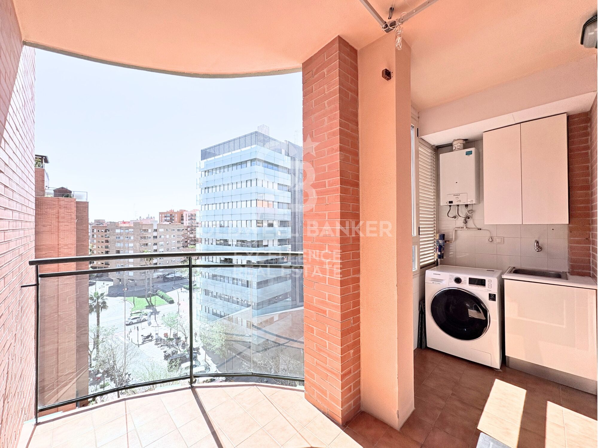 Designer apartment in a residential complex with terrace, swimming pool, paddle court and parking on Av. Alfahuir.