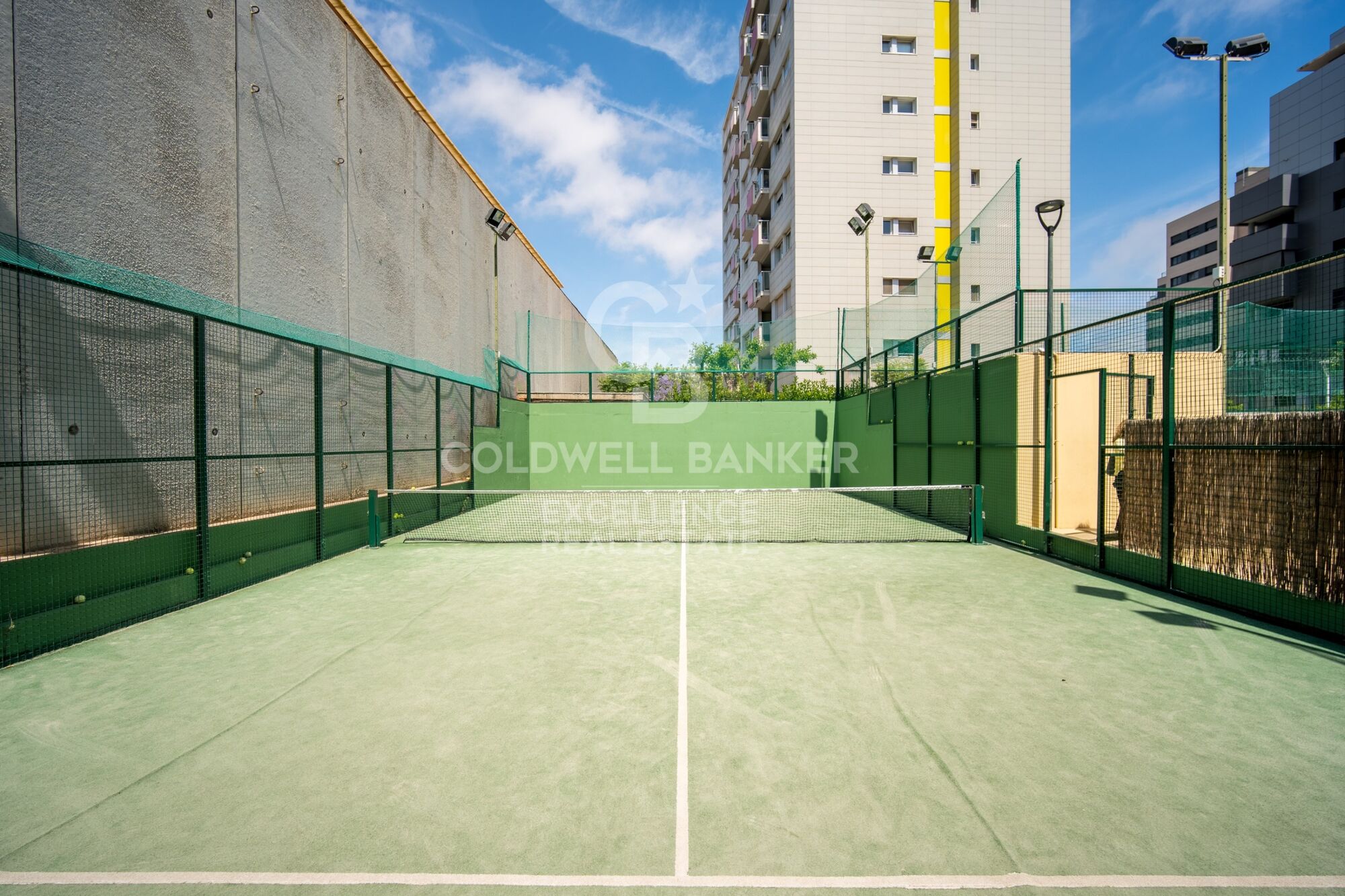 Designwohnung in Wohnanlage mit Terrasse, Pool, Padelplatz und Garage in der Av. Alfahuir