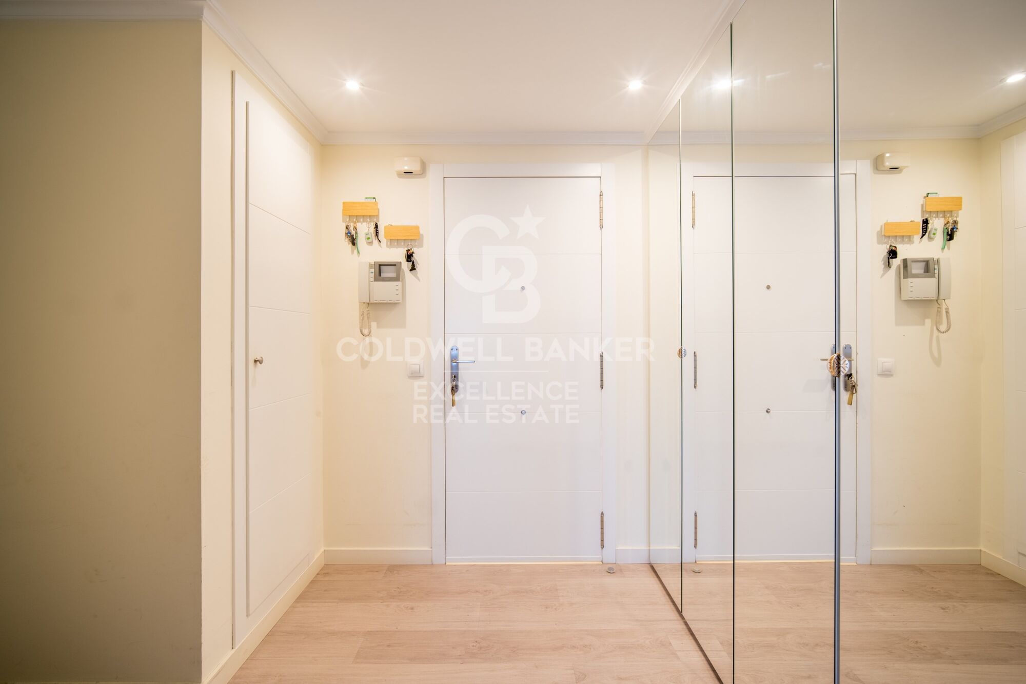 Appartement design dans une résidence avec terrasse, piscine, padel et garage sur l'Av. Alfahuir