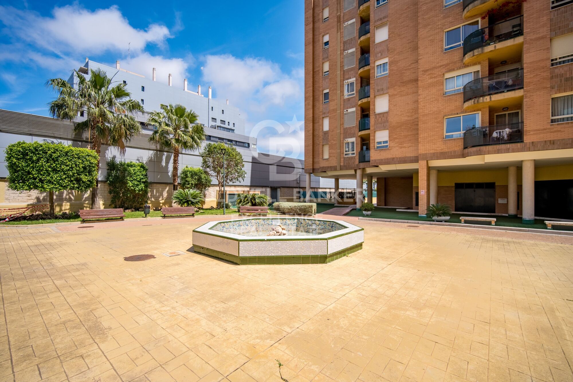 Designwohnung in Wohnanlage mit Terrasse, Pool, Padelplatz und Garage in der Av. Alfahuir