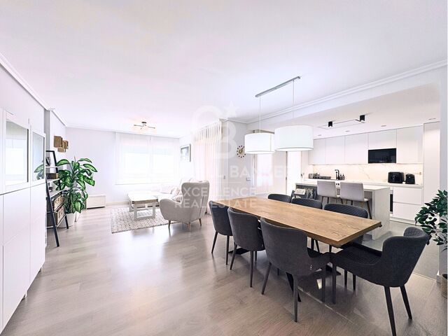 Designer apartment in a residential complex with terrace, swimming pool, paddle court and parking on Av. Alfahuir.