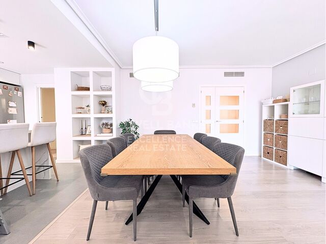 Designer apartment in a residential complex with terrace, swimming pool, paddle court and parking on Av. Alfahuir.