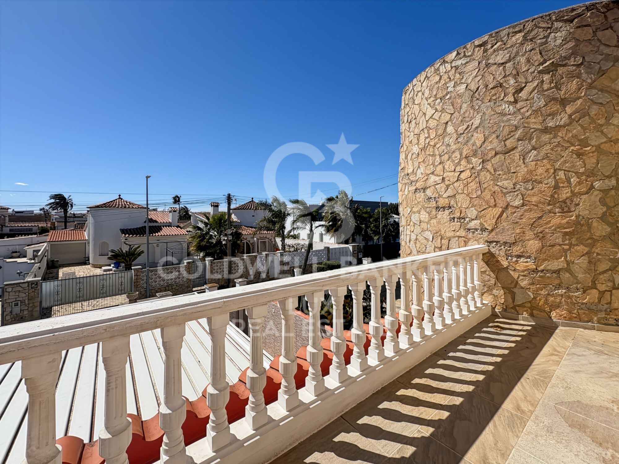 Renovated house for sale in Empuriabrava, Costa Brava