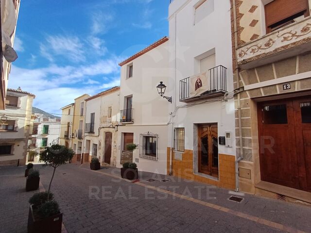 Charming completely renovated town house in the heart of Benitachell