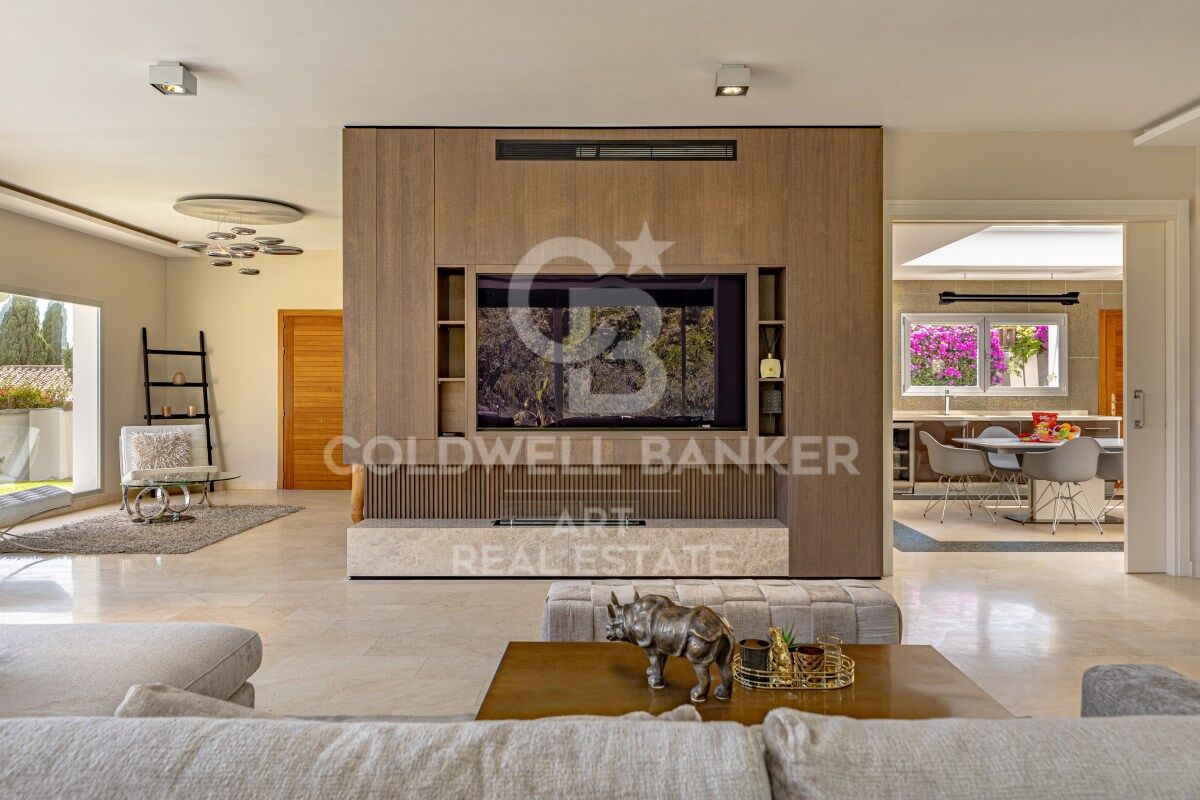 Villa contemporánea con piscina climatizada en El Rosario- Marbella