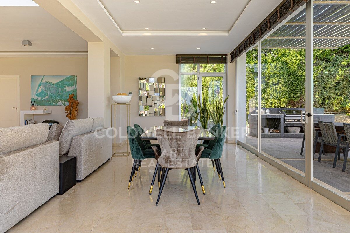 Villa contemporánea con piscina climatizada en El Rosario- Marbella