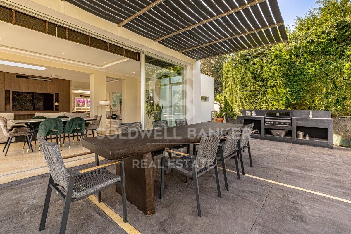 Villa contemporánea con piscina climatizada en El Rosario- Marbella