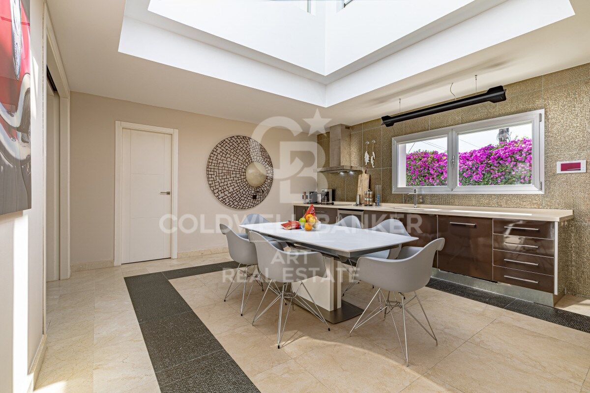 Villa contemporánea con piscina climatizada en El Rosario- Marbella