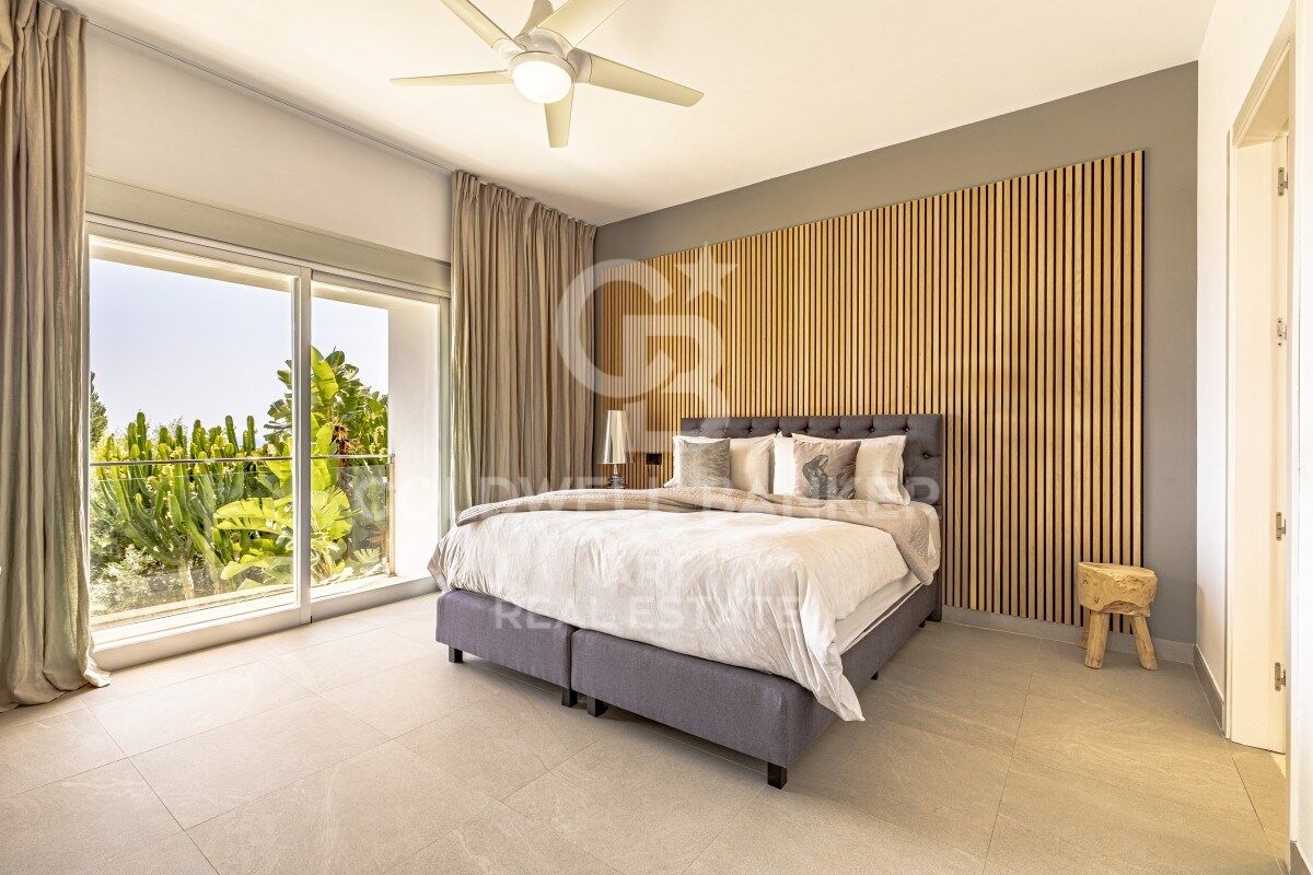 Villa contemporánea con piscina climatizada en El Rosario- Marbella