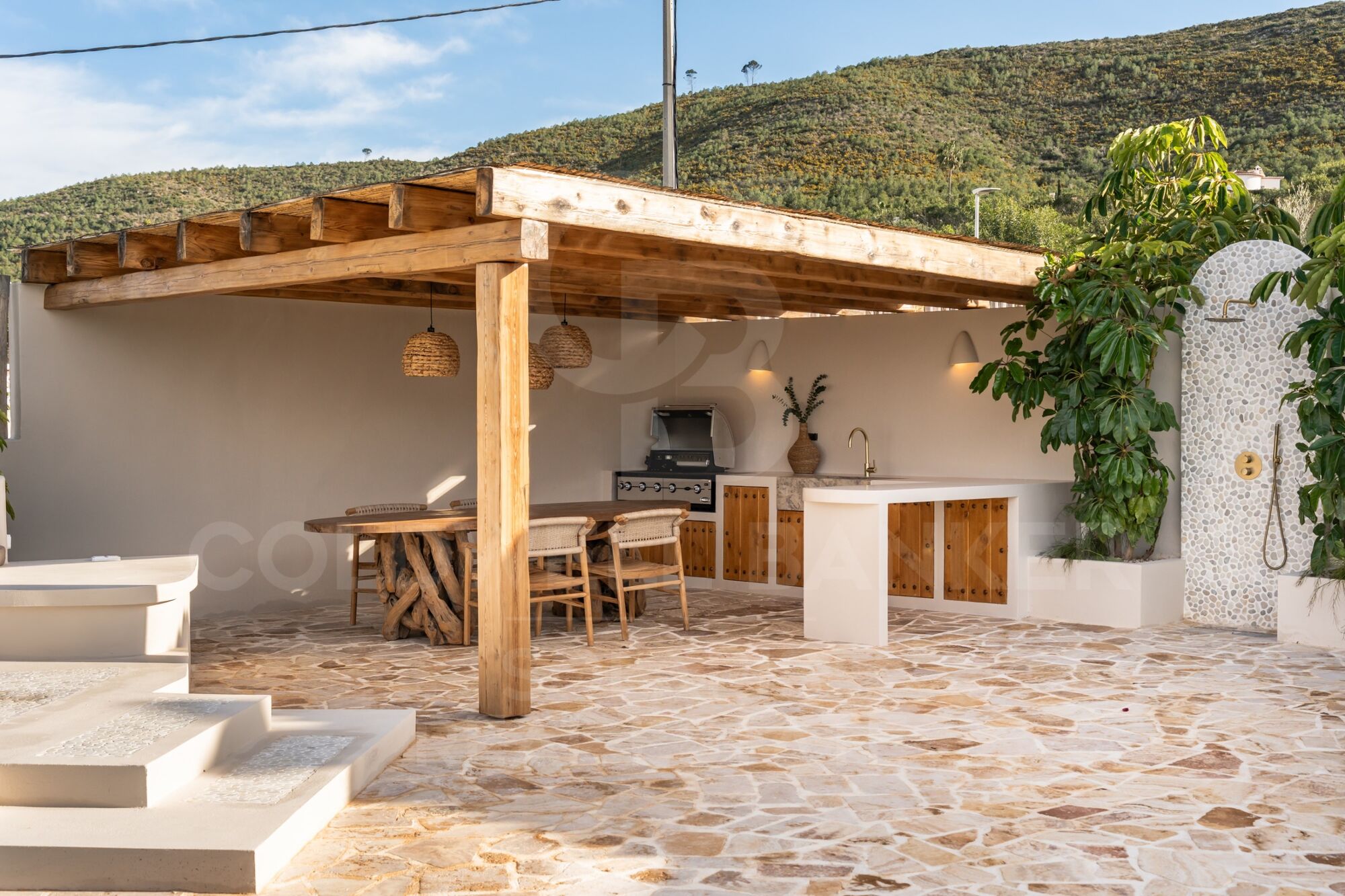 Exclusiva villa 'Casa Luz' renovada con vistas panorámicas y privacidad absoluta en Jávea