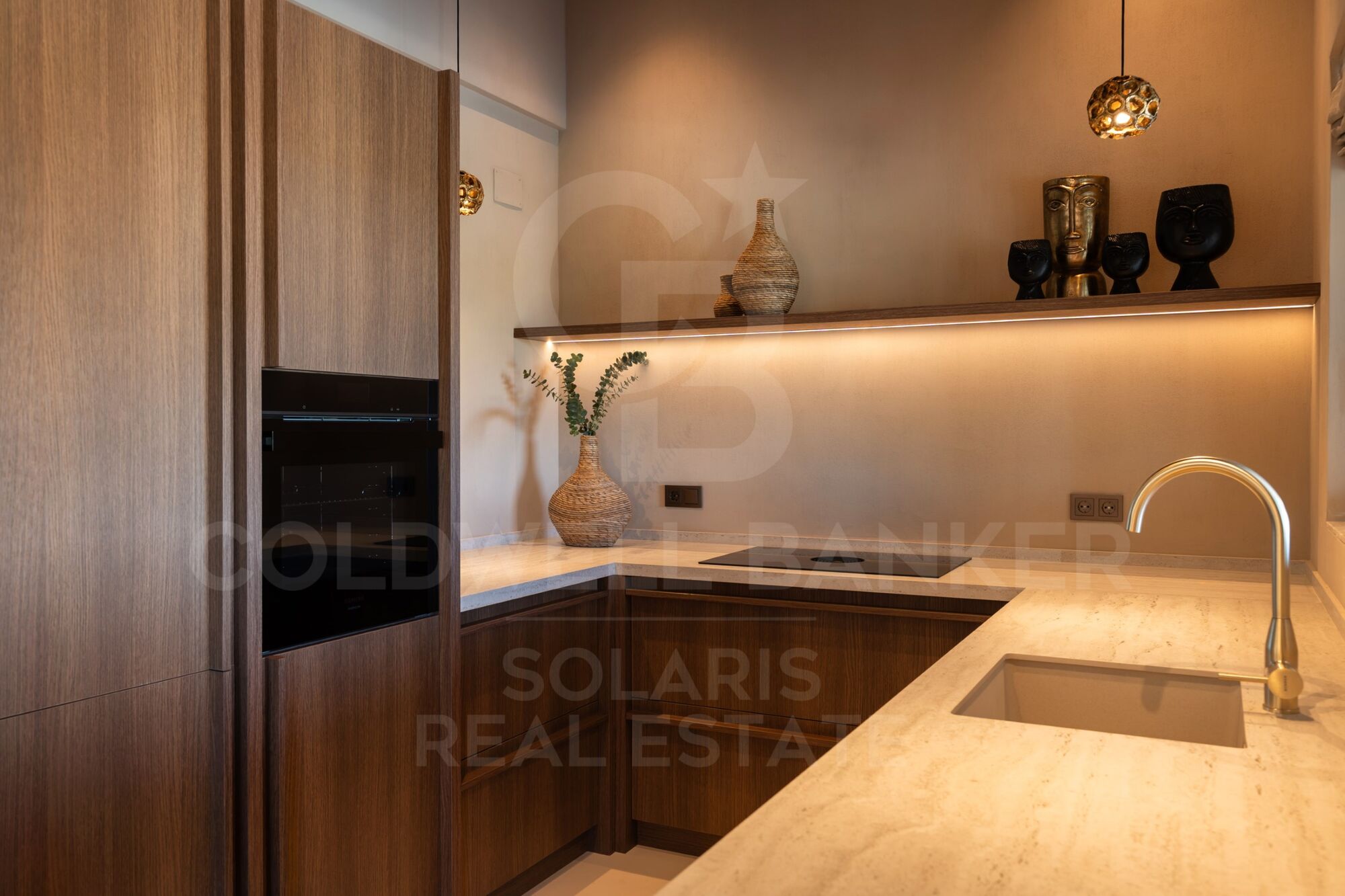 Exclusiva villa 'Casa Luz' renovada con vistas panorámicas y privacidad absoluta en Jávea