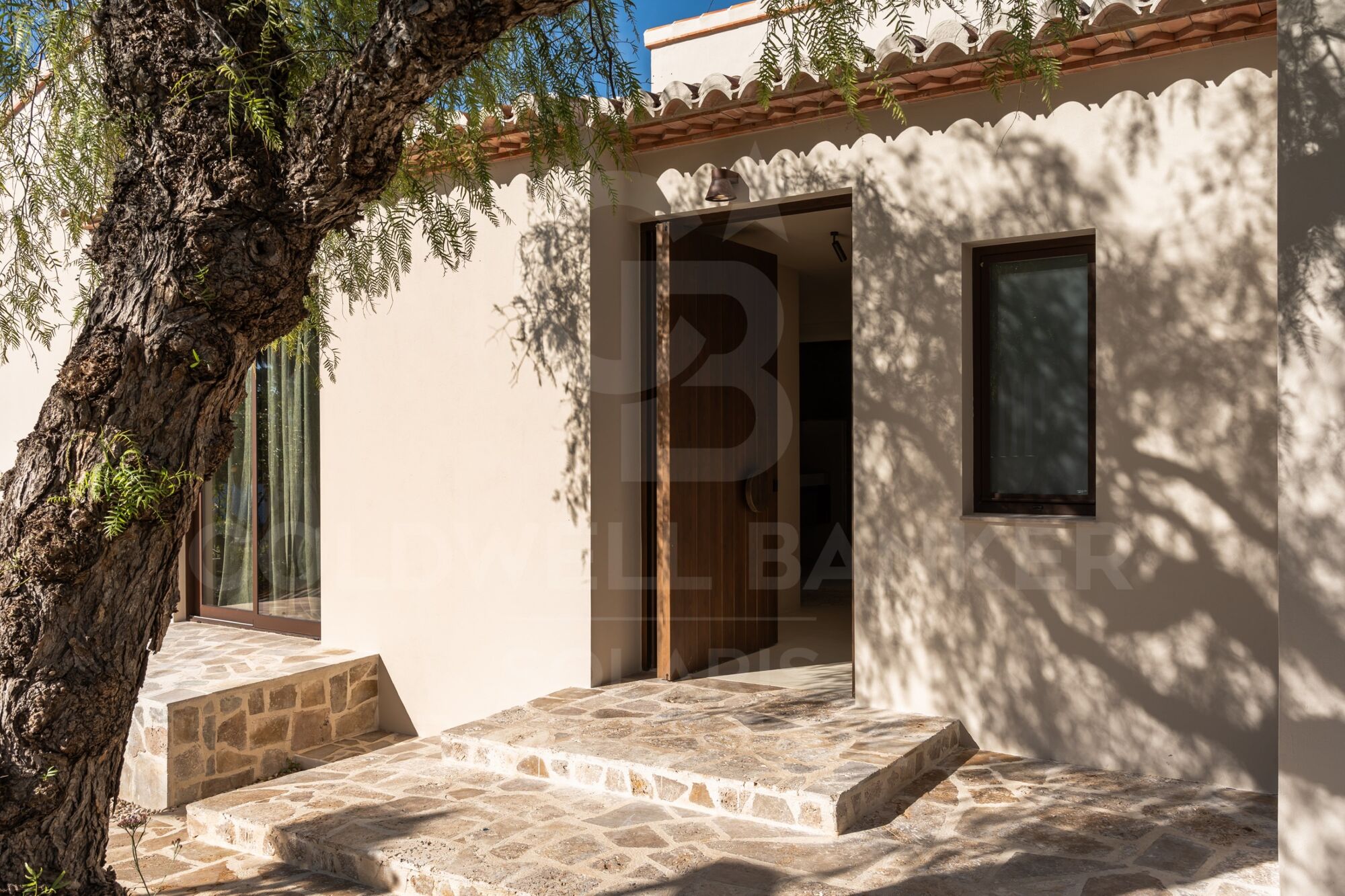 Exclusiva villa 'Casa Luz' renovada con vistas panorámicas y privacidad absoluta en Jávea