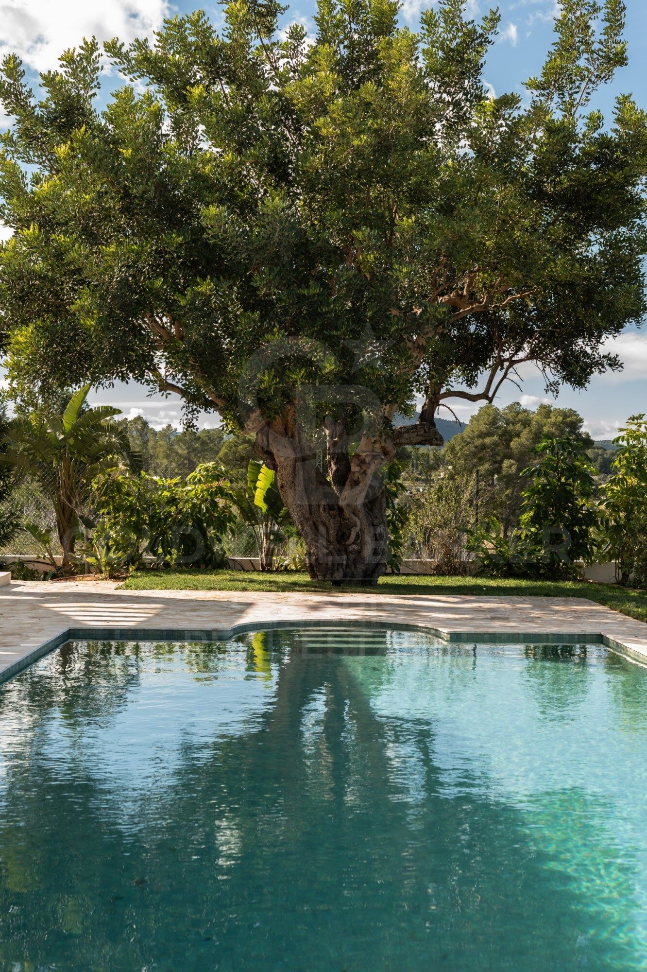 Exclusiva villa 'Casa Luz' renovada con vistas panorámicas y privacidad absoluta en Jávea
