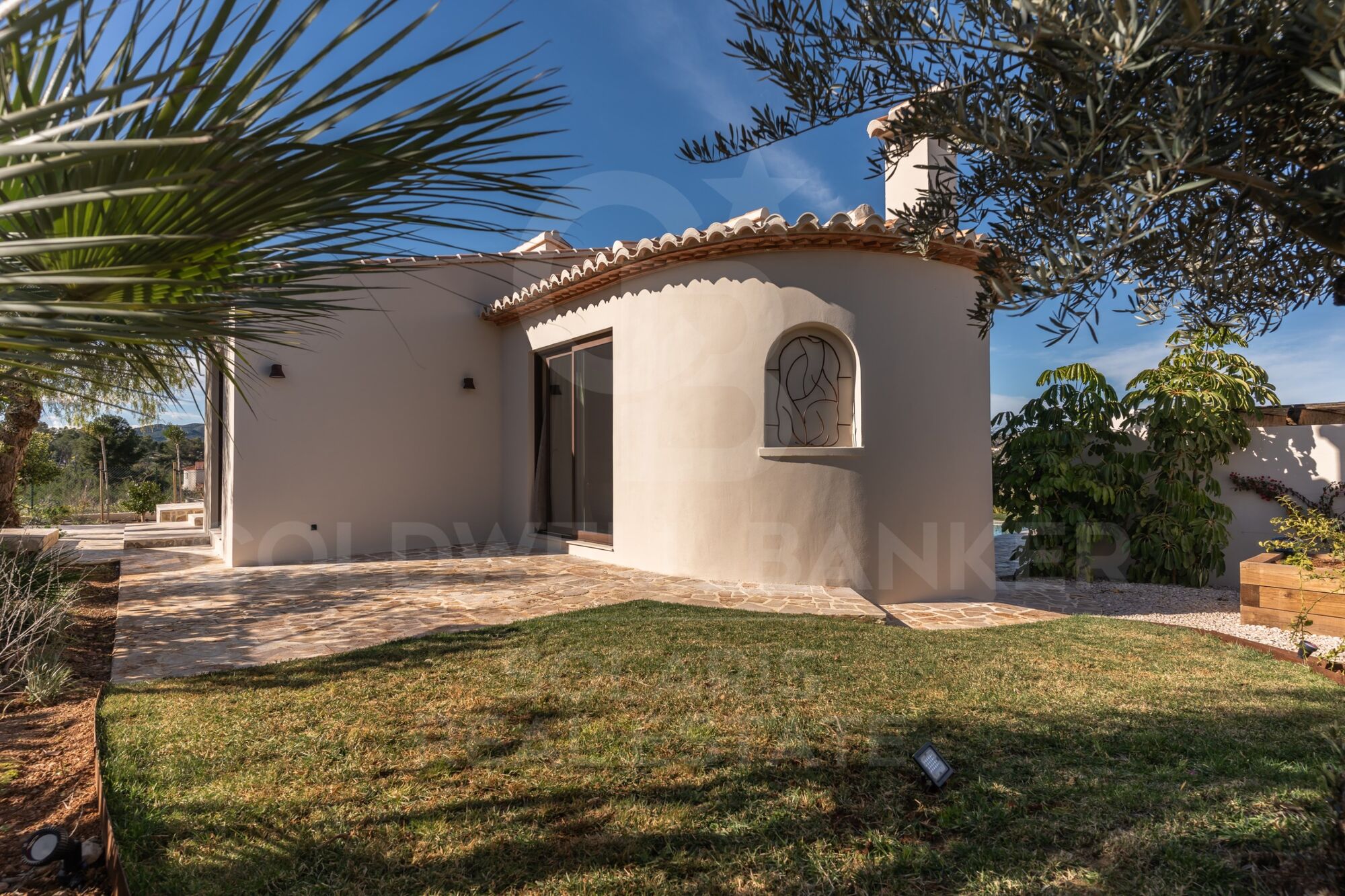 Exclusiva villa 'Casa Luz' renovada con vistas panorámicas y privacidad absoluta en Jávea