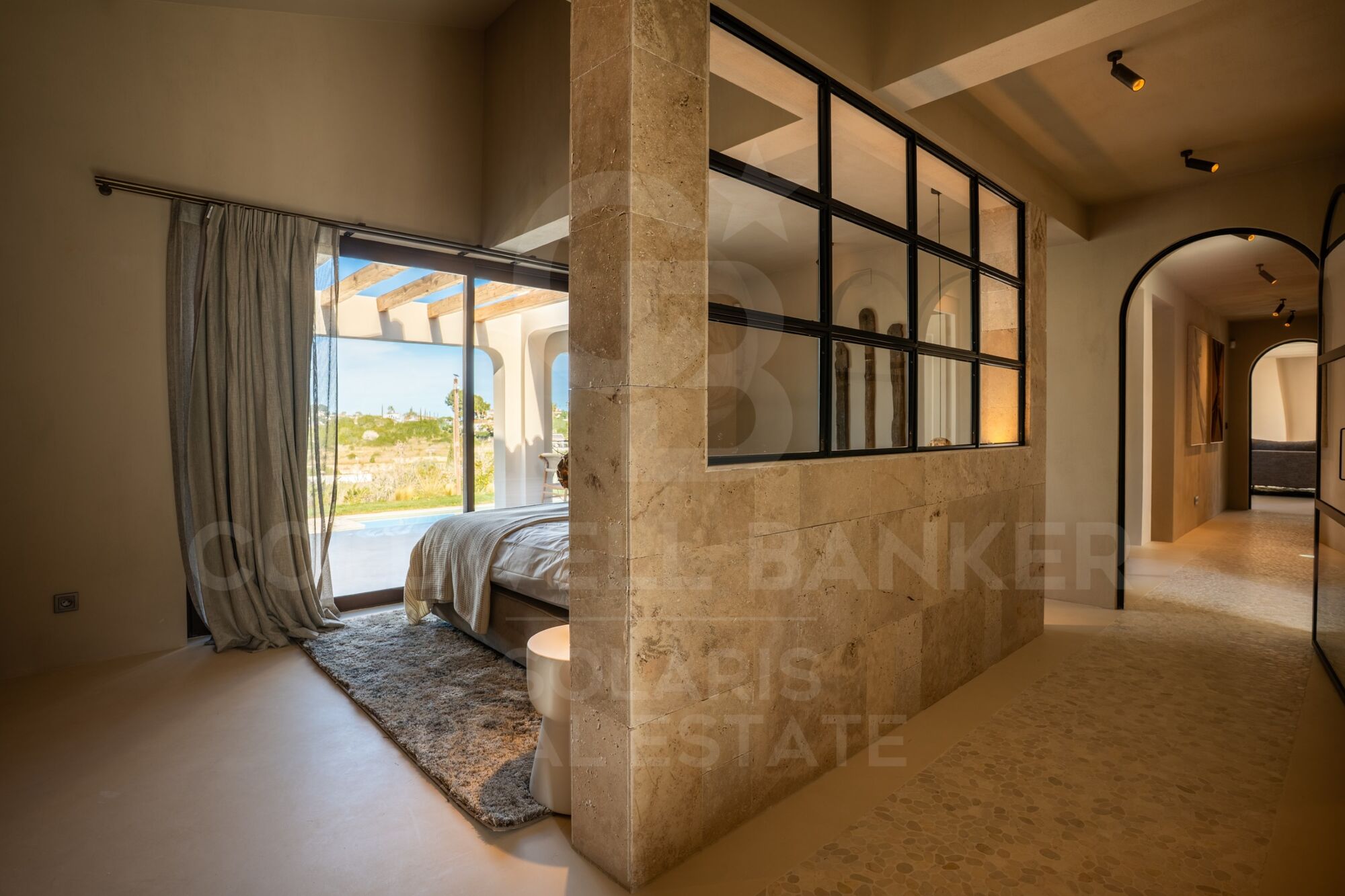 Exclusiva villa 'Casa Luz' renovada con vistas panorámicas y privacidad absoluta en Jávea