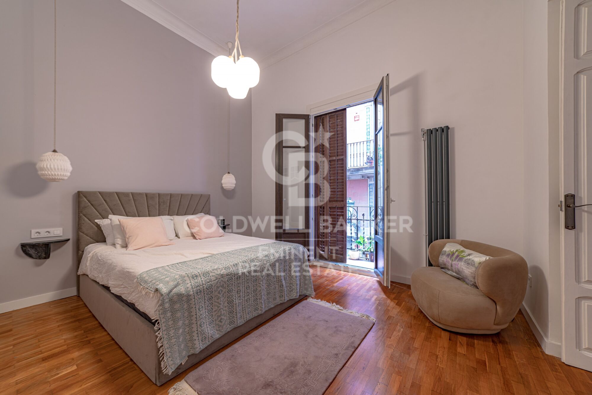 Exclusiva residencia reformada en El Born con vistas a Santa María del Mar