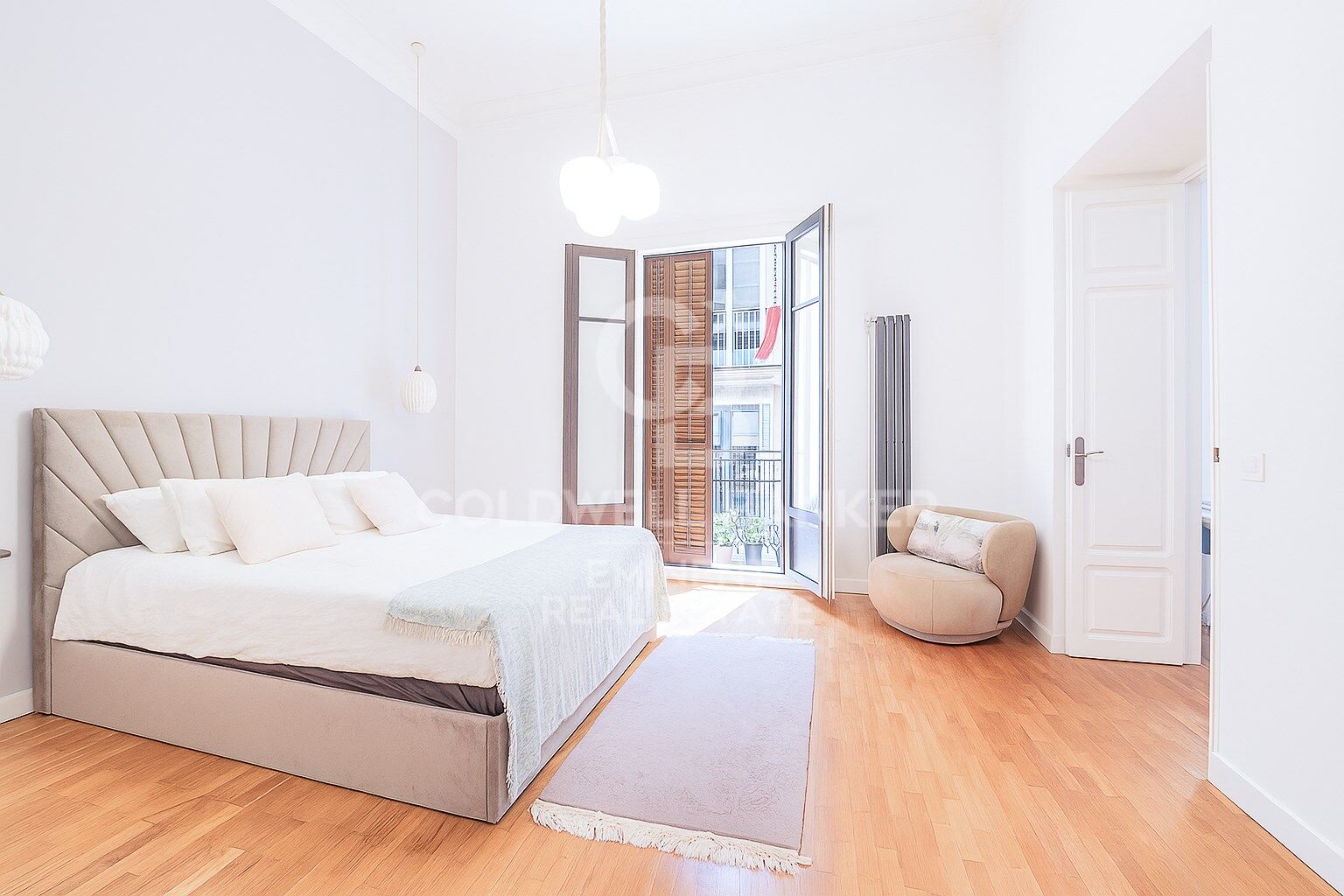 Exclusiva residencia reformada en El Born con vistas a Santa María del Mar