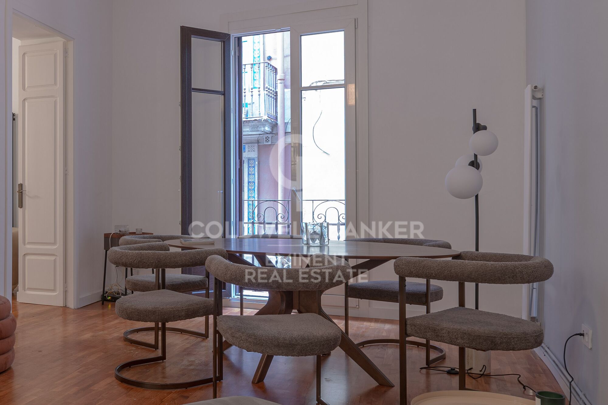 Exklusive Renovierte Wohnung im El Born mit Blick auf Santa María del Mar