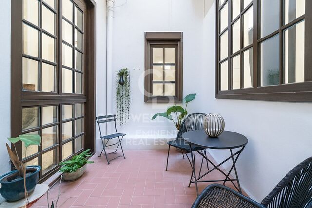 Exclusiva residencia reformada en El Born con vistas a Santa María del Mar