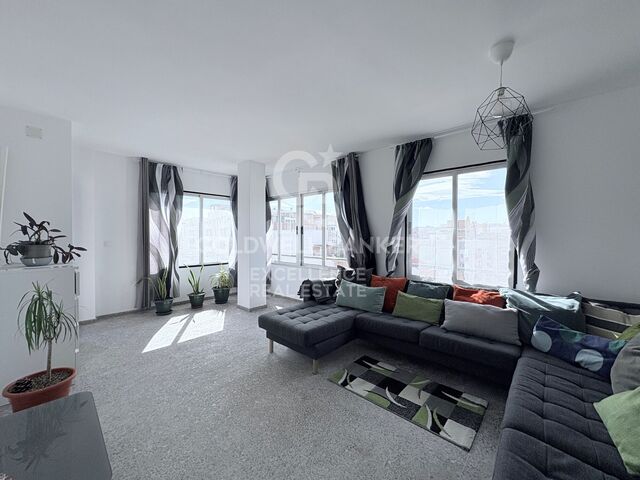 116 m² flat with 4 bedrooms and balcony 5 minutes walk from the sea in Puerto de Sagunto