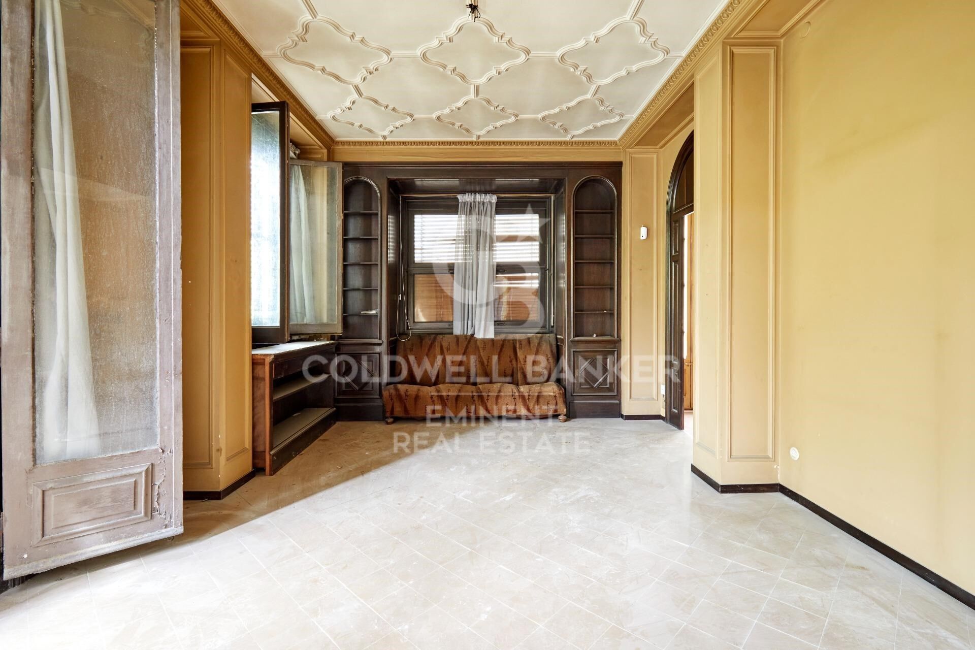 Spectaculaire appartement à rénover dans un immeuble de prestige moderniste - Passeig de Sant Joan.