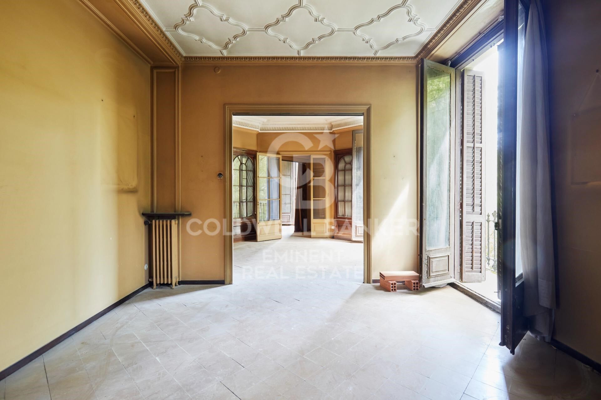 Spectaculaire appartement à rénover dans un immeuble de prestige moderniste - Passeig de Sant Joan.