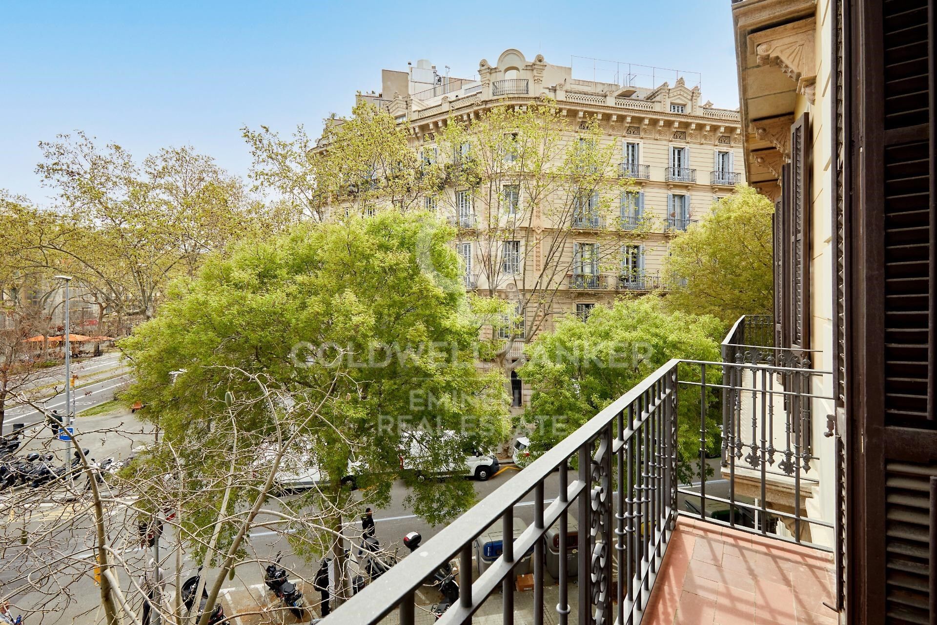 Spectaculaire appartement à rénover dans un immeuble de prestige moderniste - Passeig de Sant Joan.