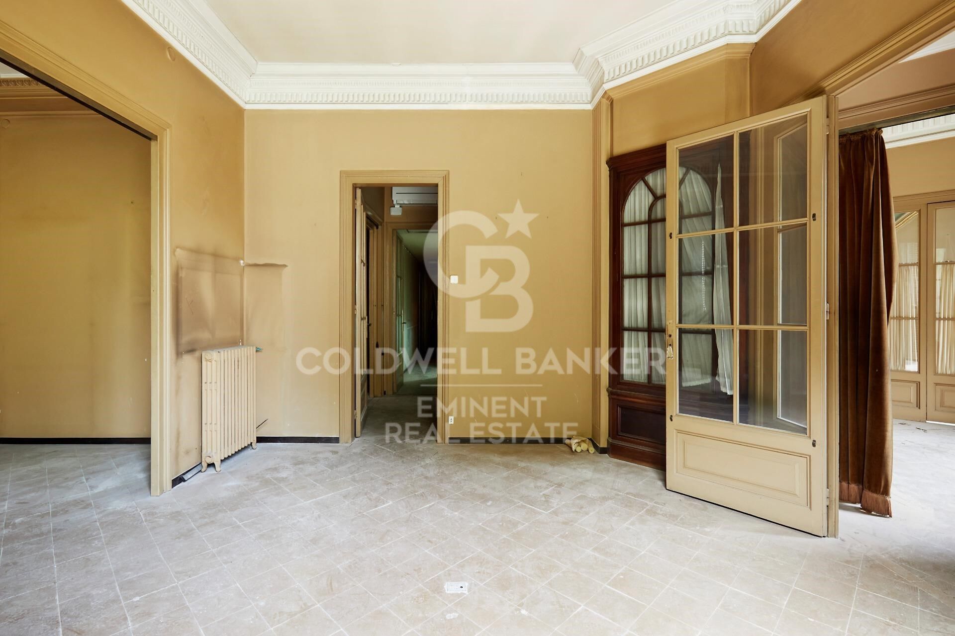 Spectaculaire appartement à rénover dans un immeuble de prestige moderniste - Passeig de Sant Joan.