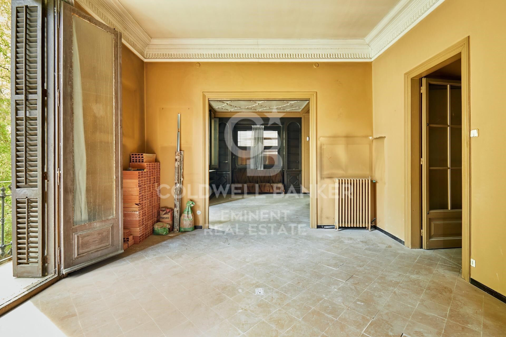 Spectaculaire appartement à rénover dans un immeuble de prestige moderniste - Passeig de Sant Joan.