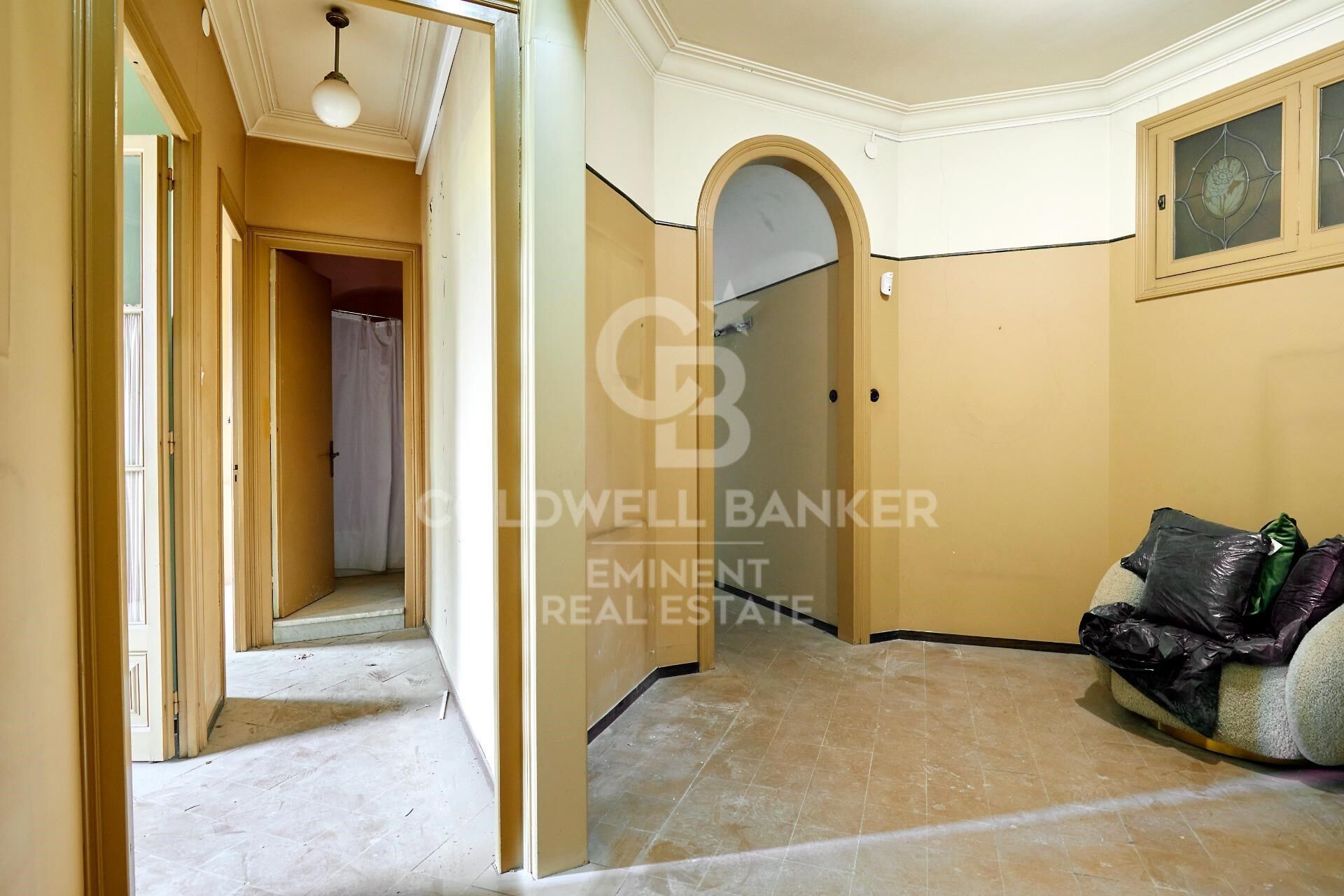 Spectaculaire appartement à rénover dans un immeuble de prestige moderniste - Passeig de Sant Joan.