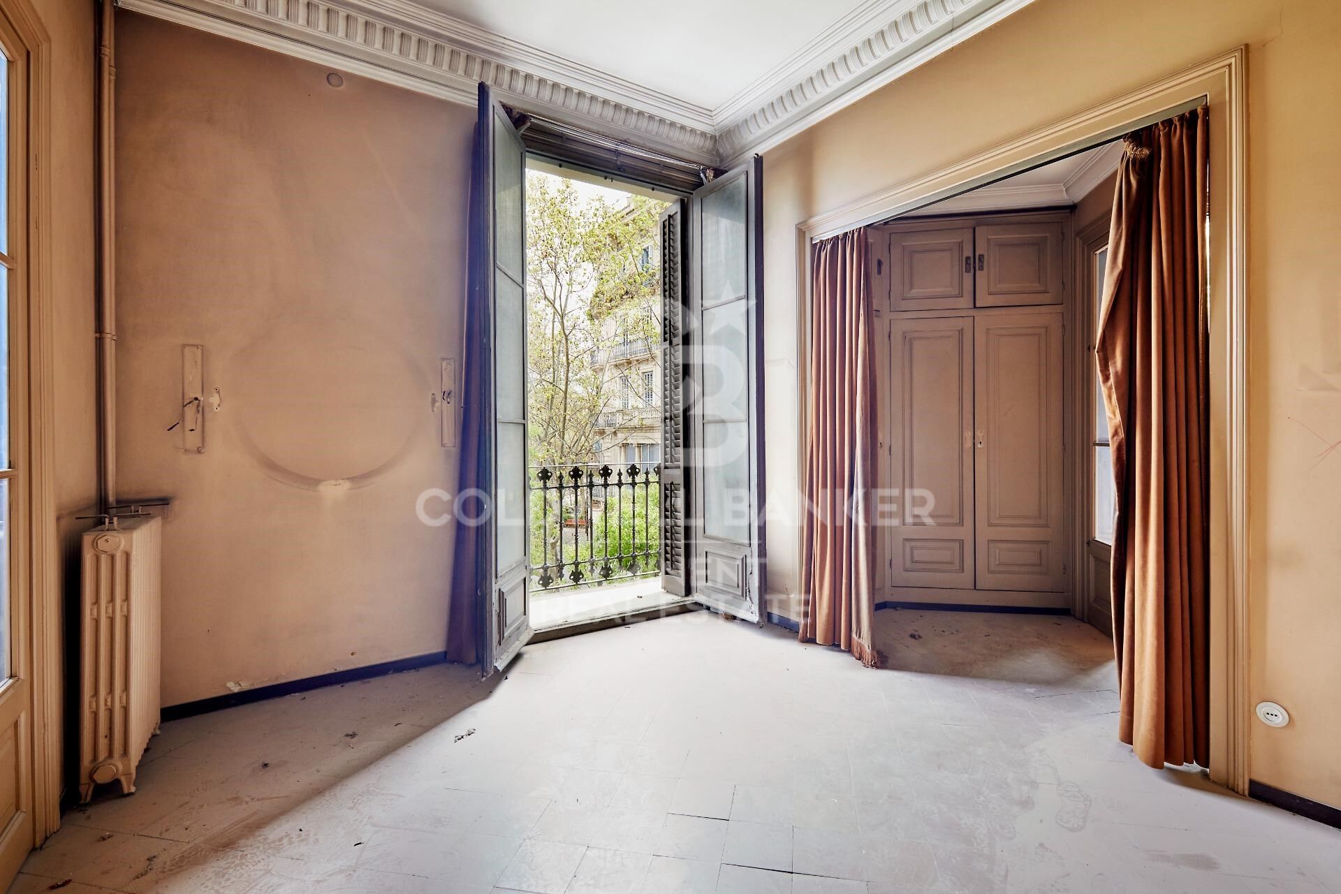 Spectaculaire appartement à rénover dans un immeuble de prestige moderniste - Passeig de Sant Joan.