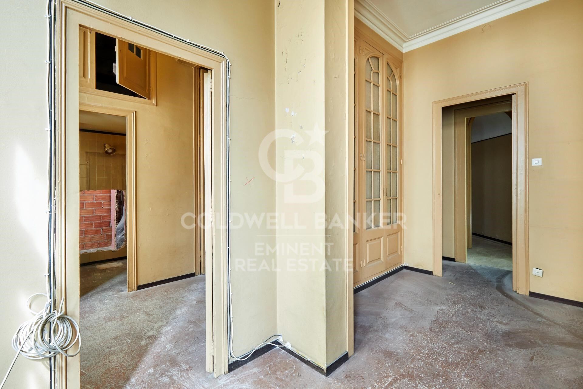 Spectaculaire appartement à rénover dans un immeuble de prestige moderniste - Passeig de Sant Joan.