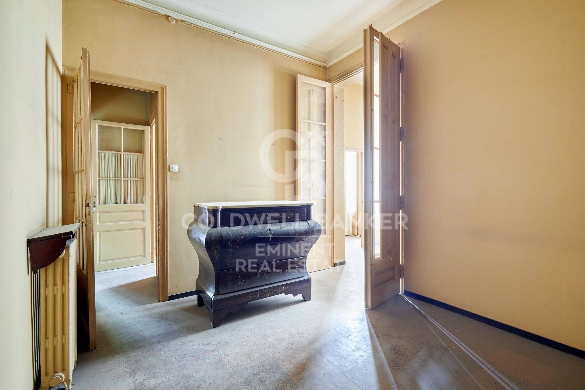 Spectaculaire appartement à rénover dans un immeuble de prestige moderniste - Passeig de Sant Joan.