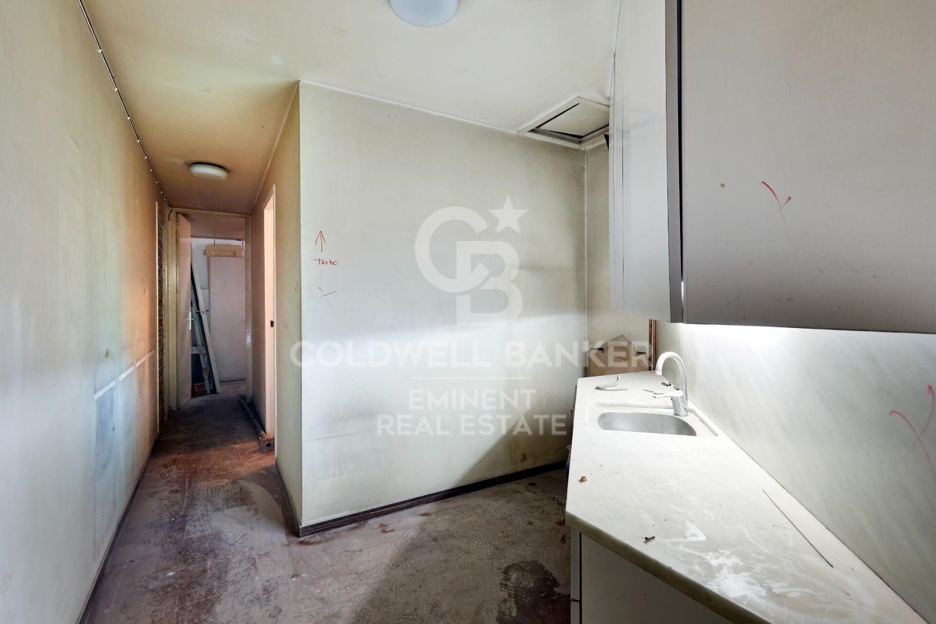 Spectaculaire appartement à rénover dans un immeuble de prestige moderniste - Passeig de Sant Joan.