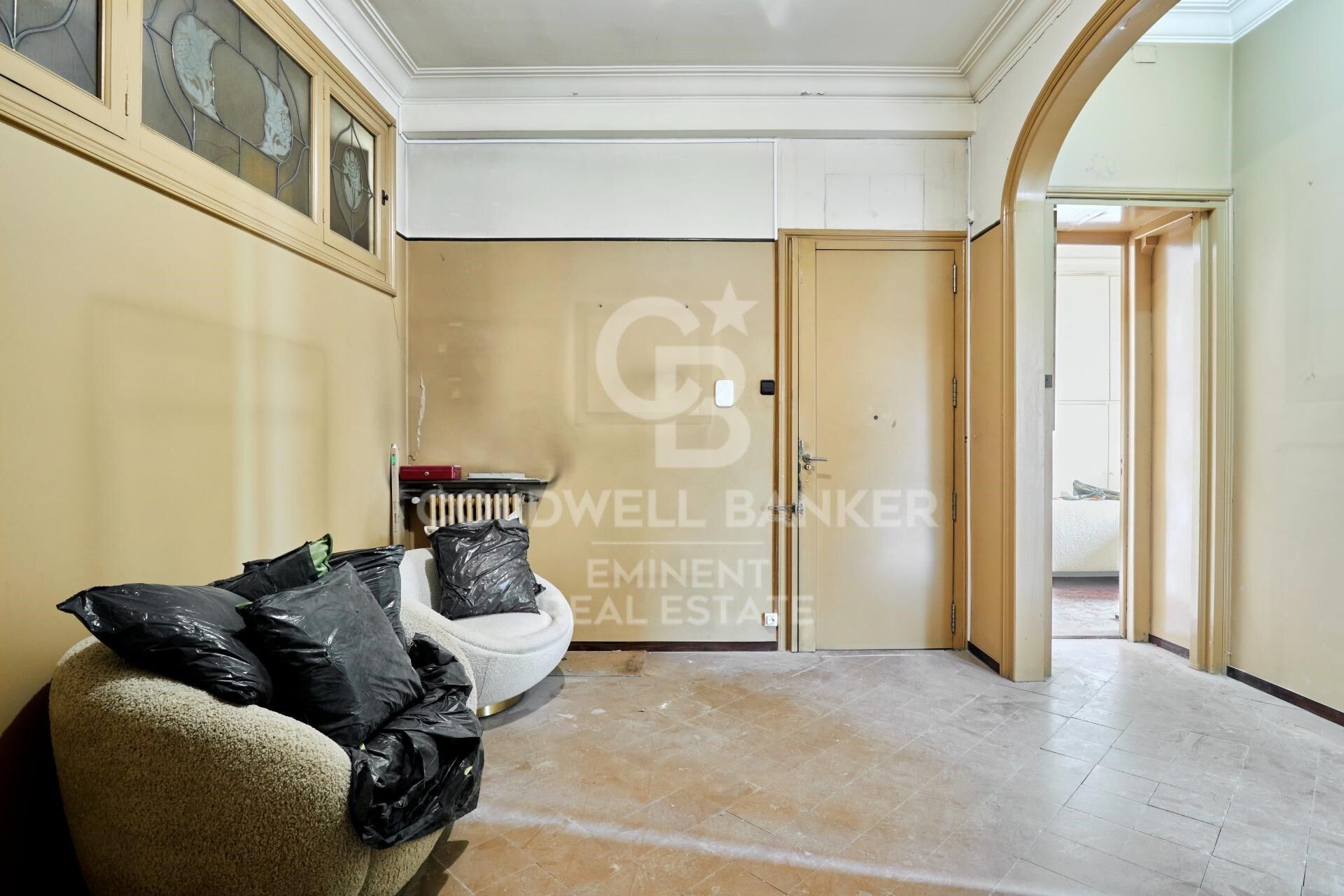 Spektakuläre renovierungsbedürftige Wohnung in einem modernistischen Prachtbau - Passeig de Sant Joan.