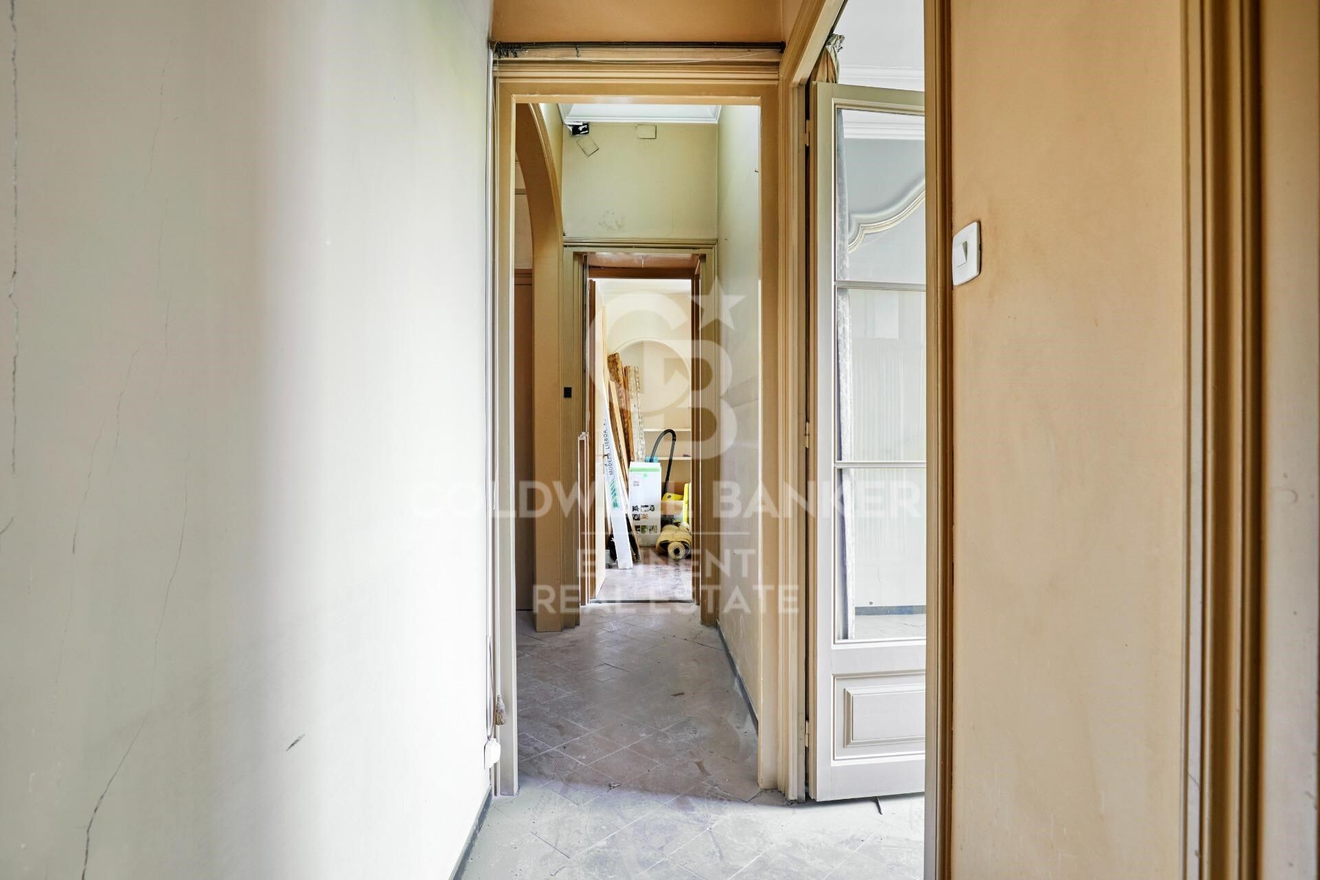 Spektakuläre renovierungsbedürftige Wohnung in einem modernistischen Prachtbau - Passeig de Sant Joan.