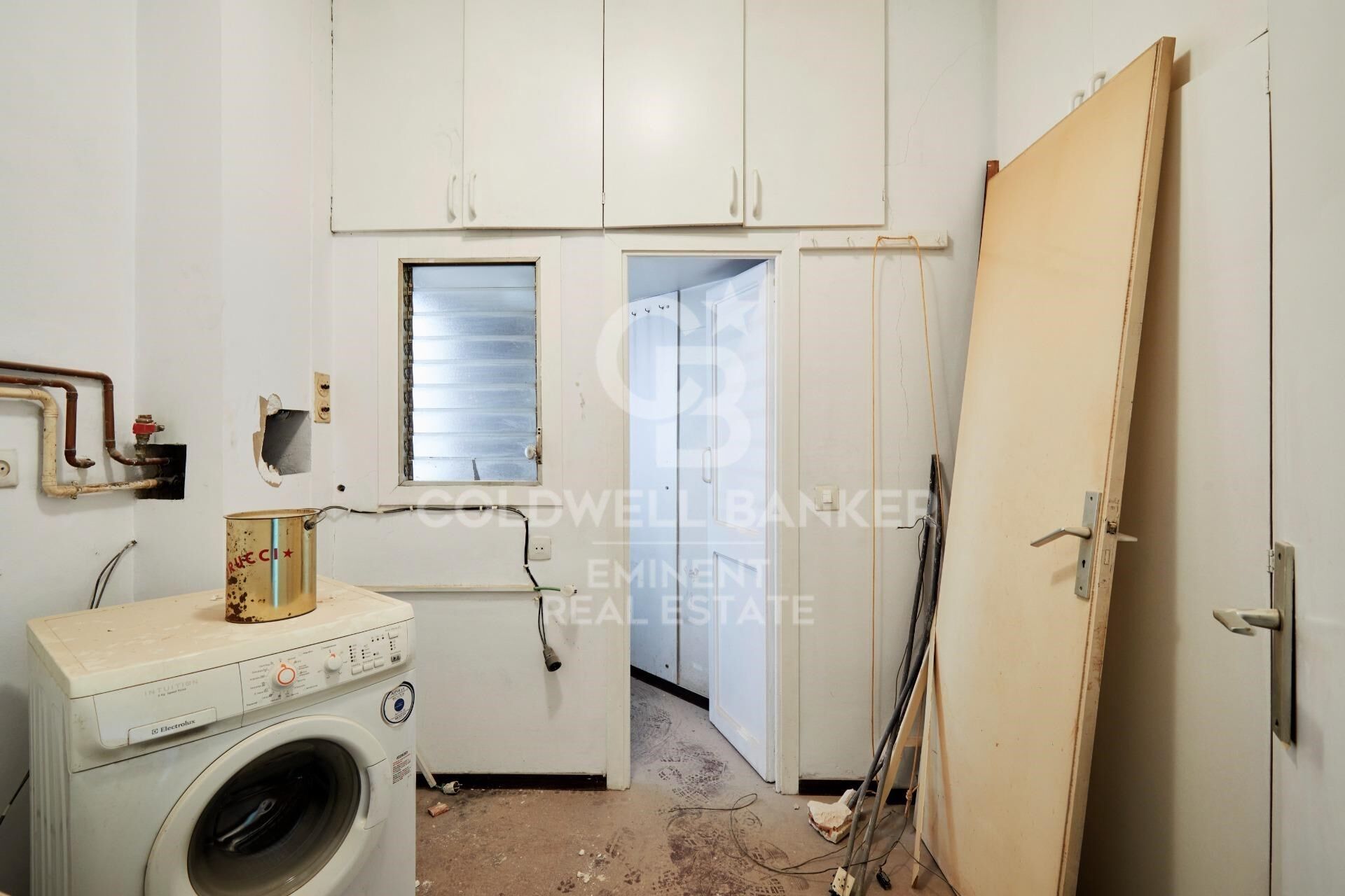 Spektakuläre renovierungsbedürftige Wohnung in einem modernistischen Prachtbau - Passeig de Sant Joan.
