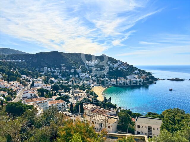 Piso en dúplex con vistas al mar y licencia turística en Canyelles, Roses - Costa Brava