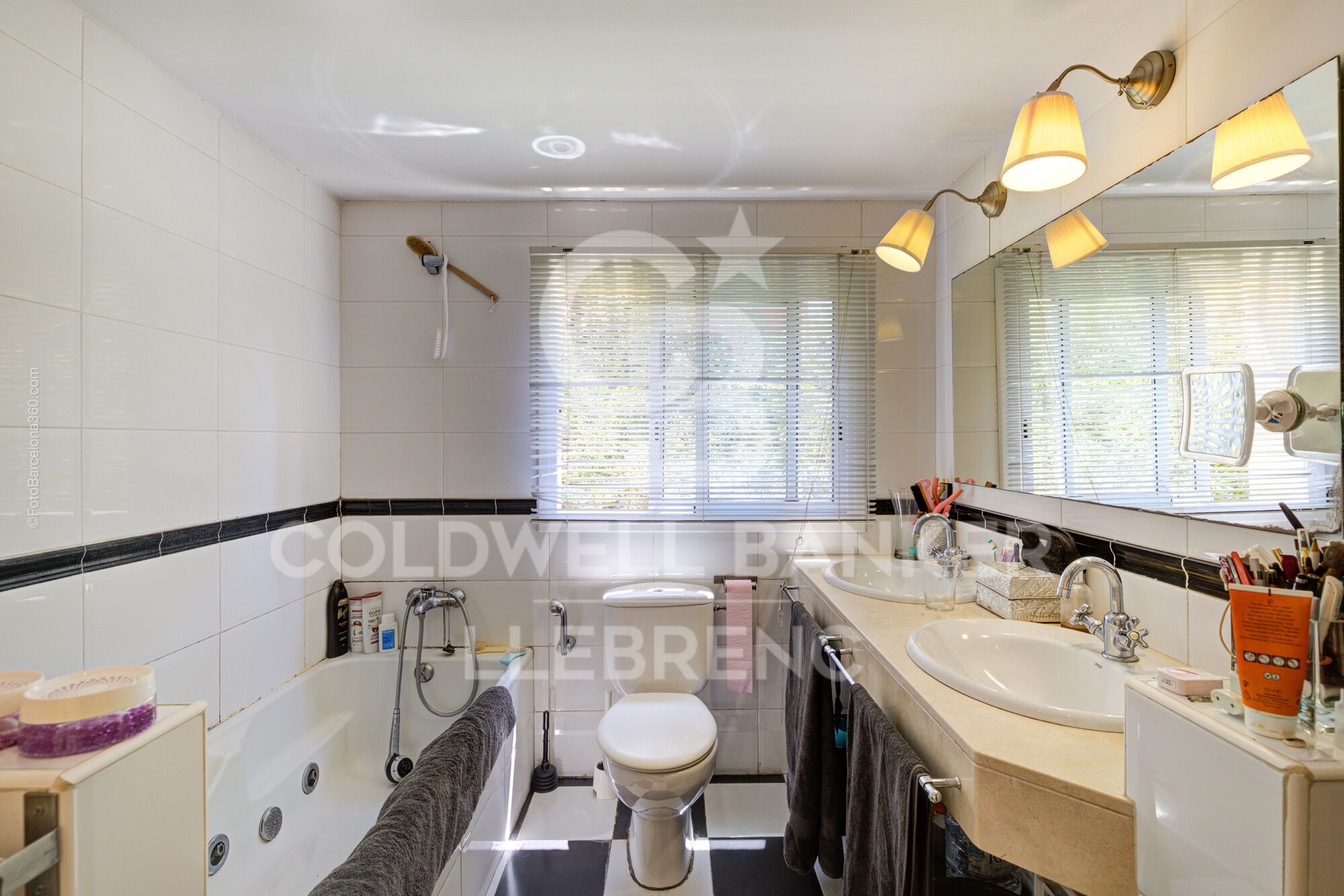 Charming property for sale in Vallvidrera with modernist elements, garden and pool