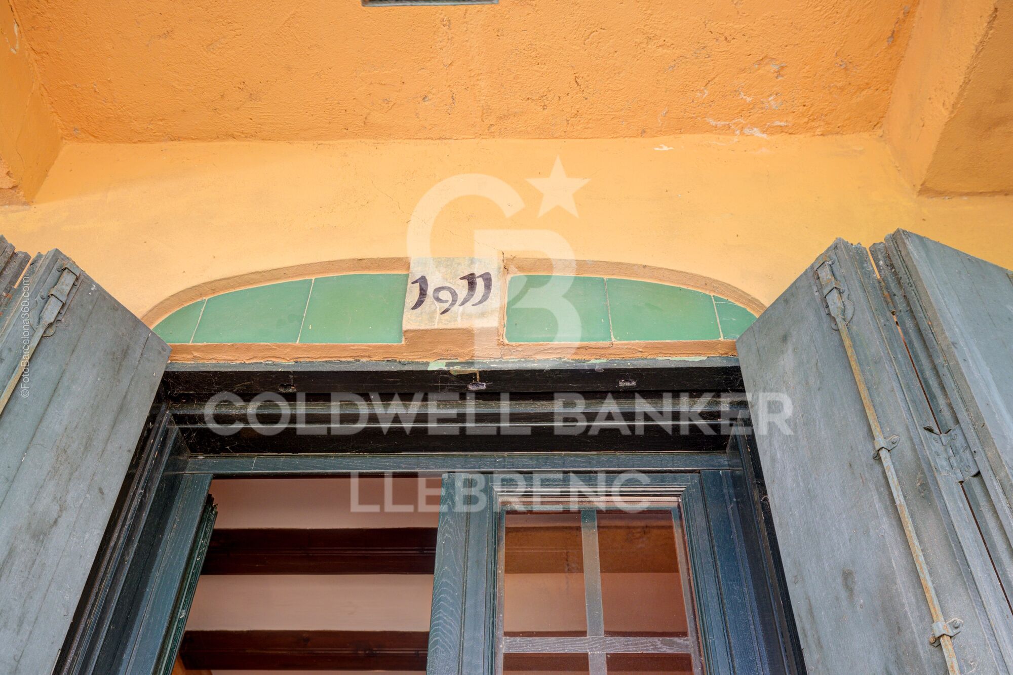 Charming property for sale in Vallvidrera with modernist elements, garden and pool