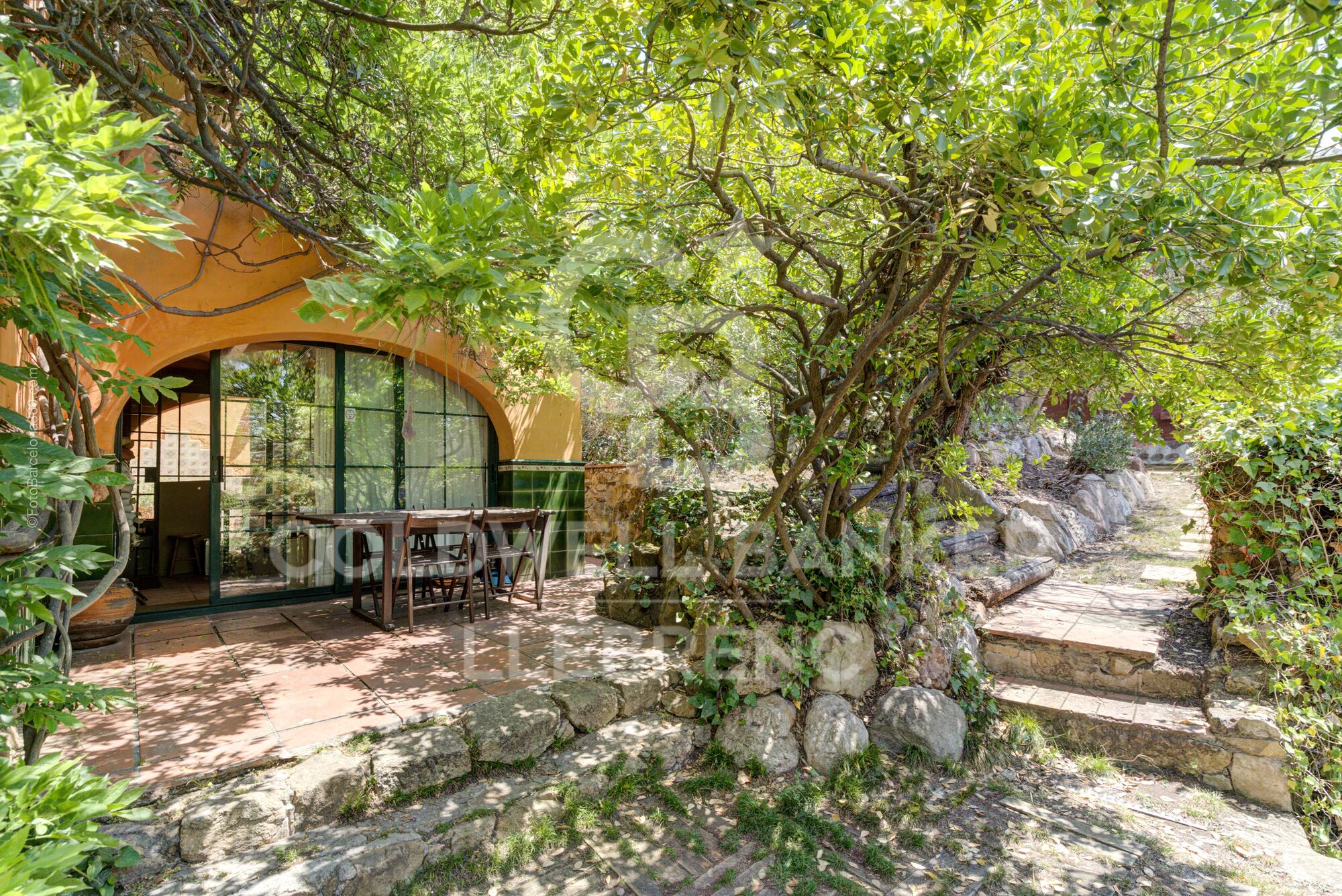 Charming property for sale in Vallvidrera with modernist elements, garden and pool