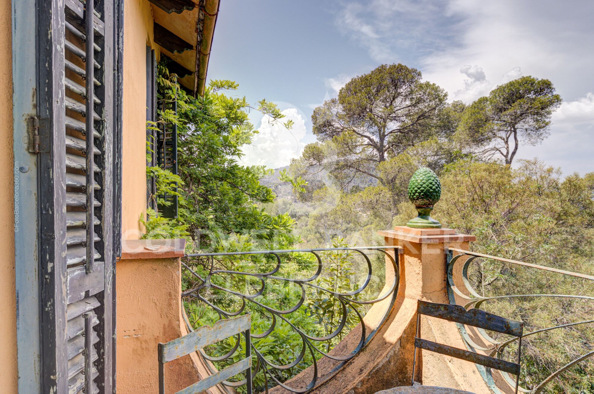 Charming property for sale in Vallvidrera with modernist elements, garden and pool