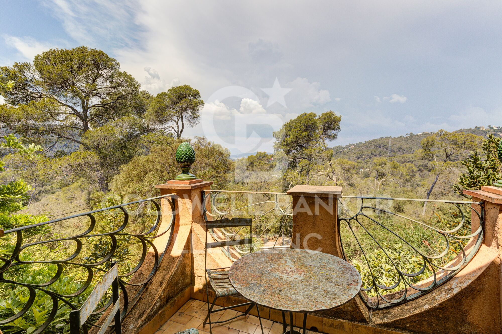 Charming property for sale in Vallvidrera with modernist elements, garden and pool