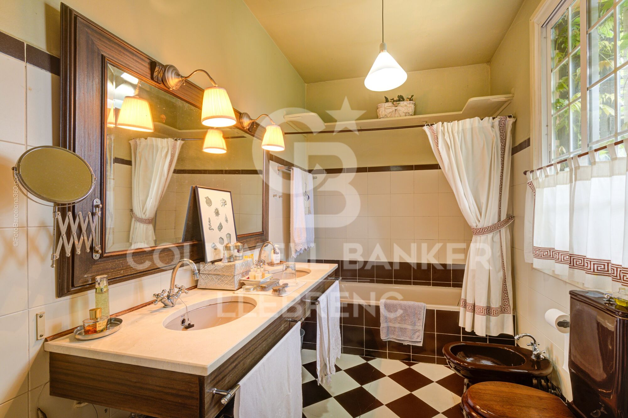 Charming property for sale in Vallvidrera with modernist elements, garden and pool