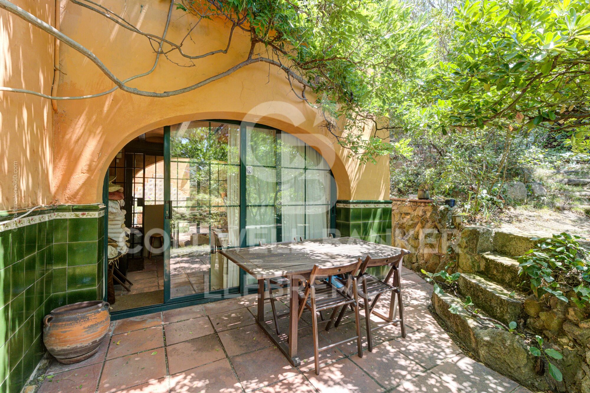 Charming property for sale in Vallvidrera with modernist elements, garden and pool